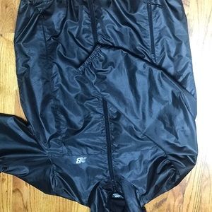 NEW BALANCE WINDBREAKER